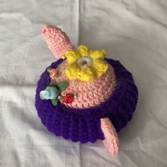 Hand crochet teapot pin cushion color purple ,pink and yellow - Picture 2 of 2